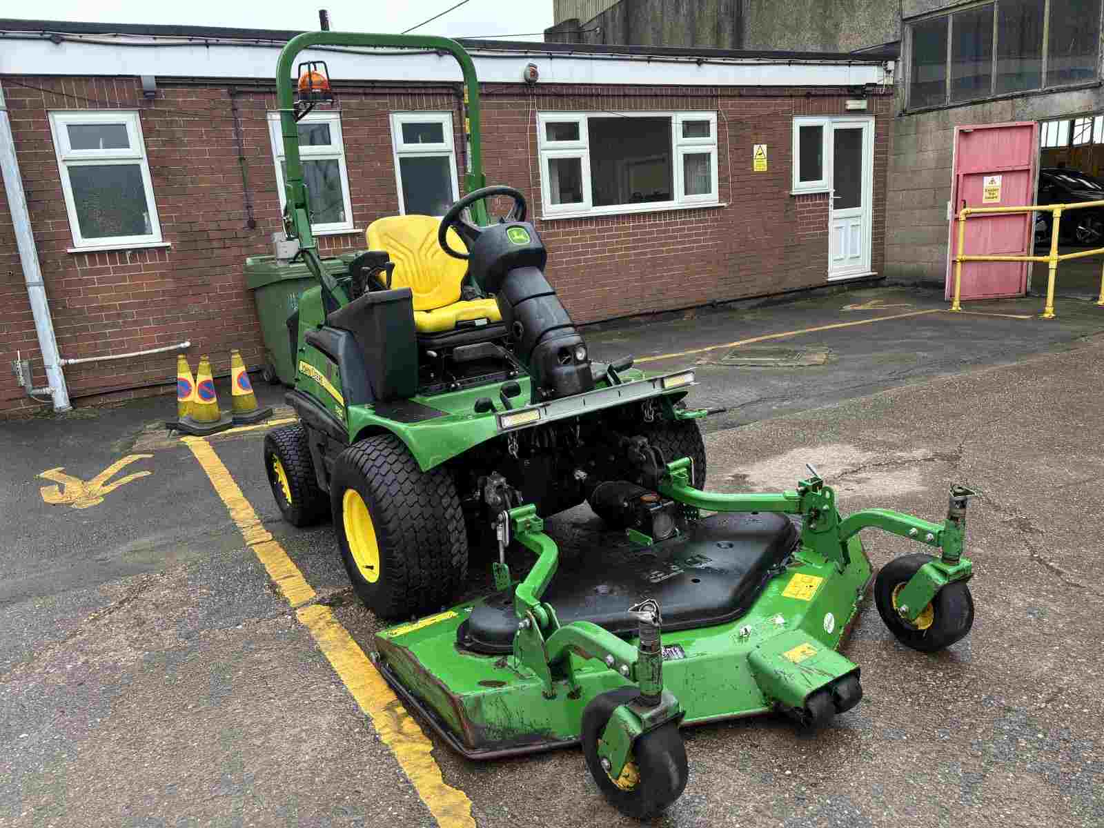 2020 JOHN DEERE 1580 Front Mounted Rotary Mower 