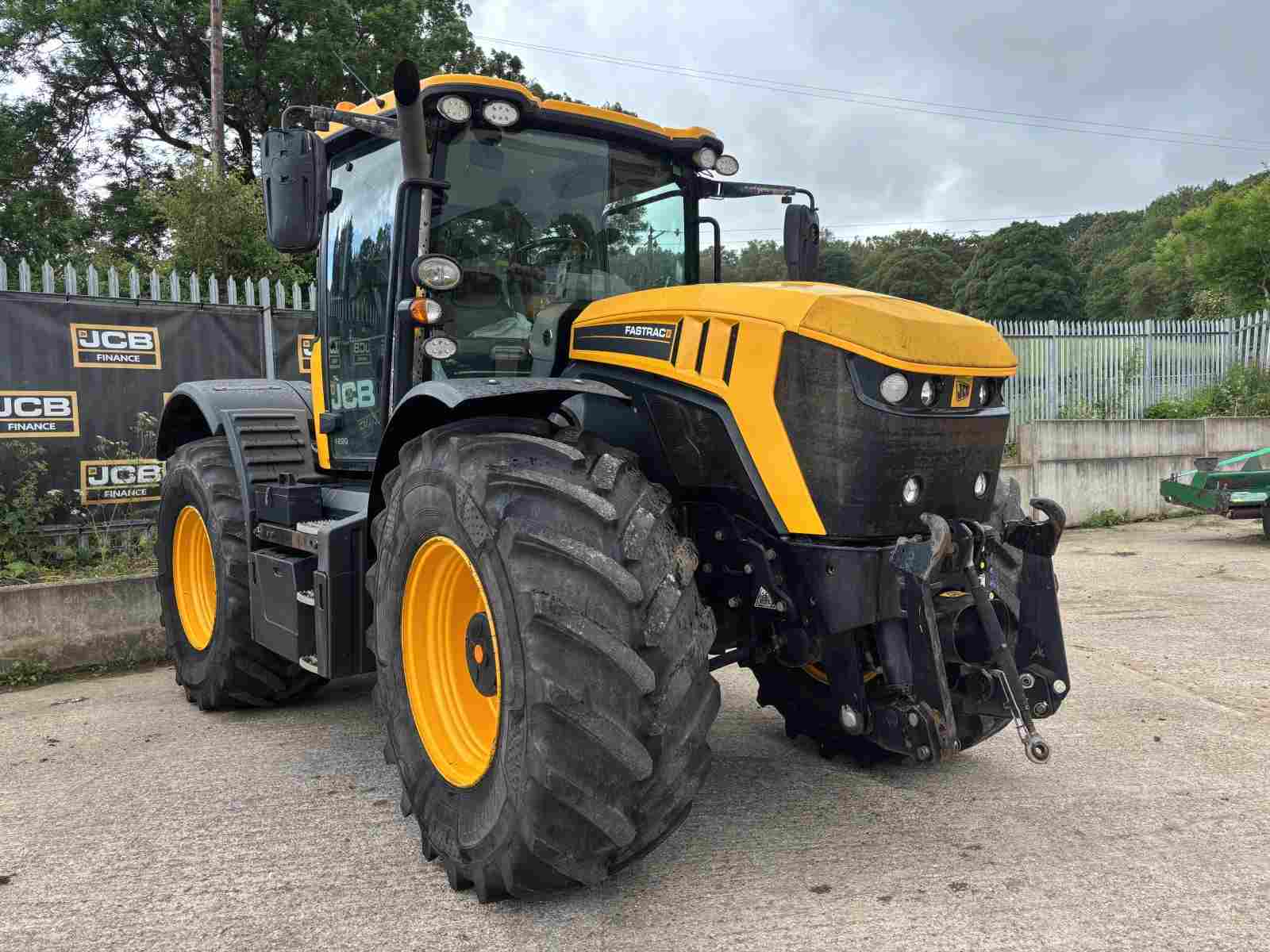 2019 JCB 4220 Fastrac 4WS ABS  2019 4432hrs